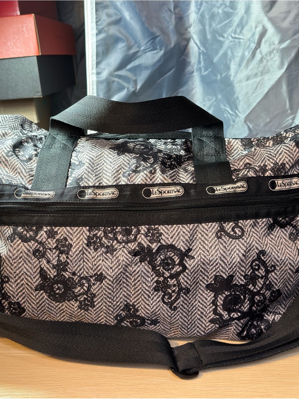 LeSportsac Deluxe Large Weekender Travel Bag Black Nylon Gym Crossbody Duffel